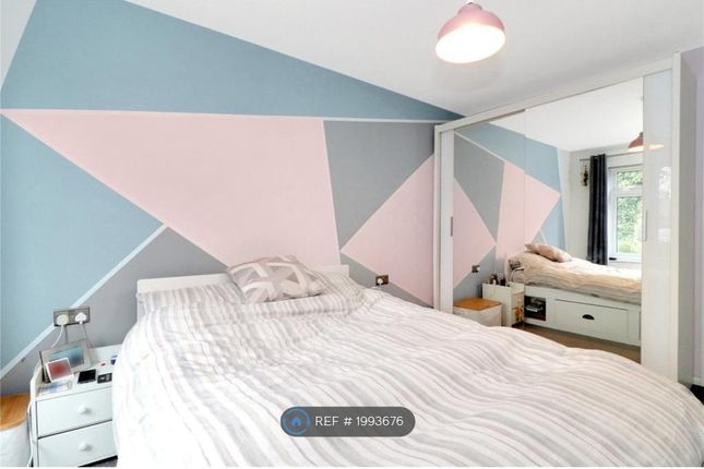 Flat, Beaconsfield Court Horseshoe Lane, Watford photo 5
