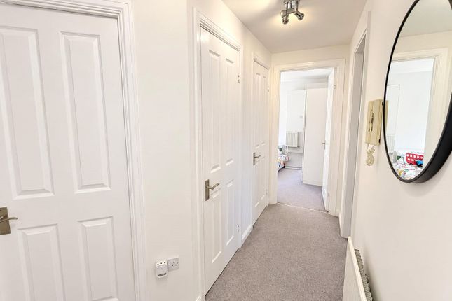 Greenhaven Drive, London photo 4