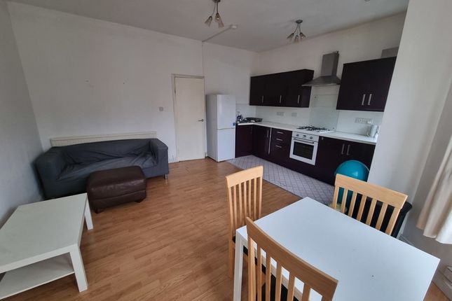 Flat to rent in Claude Place, Roath, Cardiff