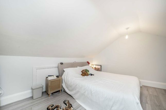 Flat 3, 31, Peckham High Street, London photo 4