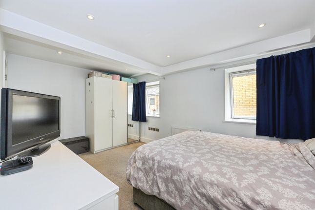 Flat 9, Ryebrook Studios,, Woodcote Side, Surrey photo 4