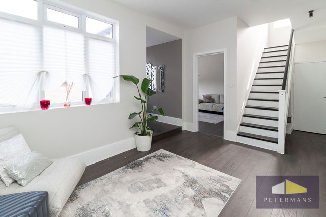 14 Talbot Crescent, London photo 2