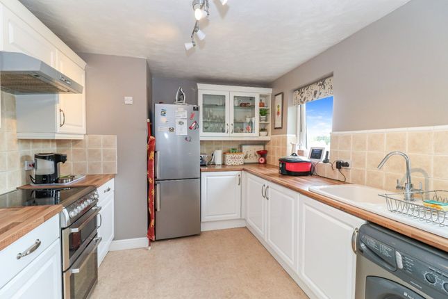 Flat 6, The Cloisters Church Lane, Kings Langley photo 4