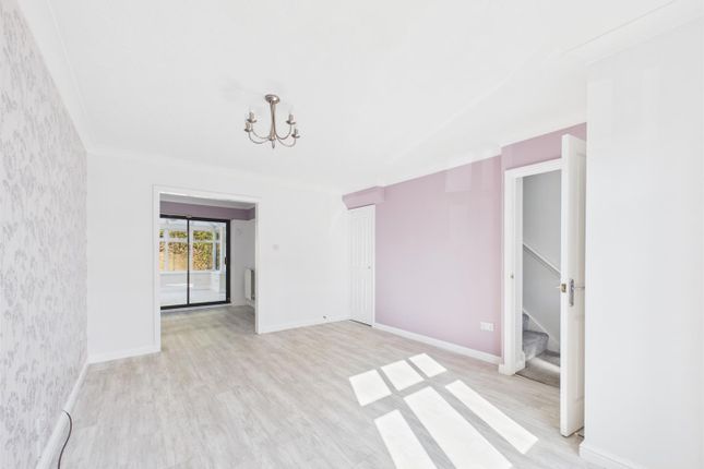 27, Exbury Way, Nuneaton photo 2
