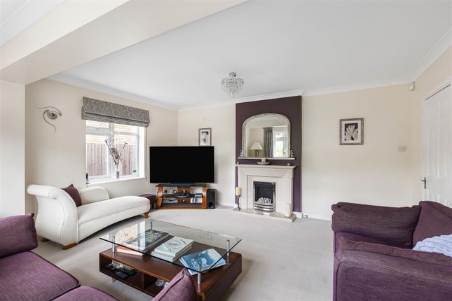 25, Bradgate, Cuffley photo 4