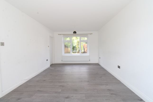 4, Cades Close, Luton photo 3