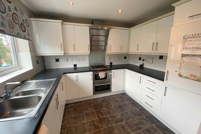 39, Coleridge Way, Borehamwood photo 2