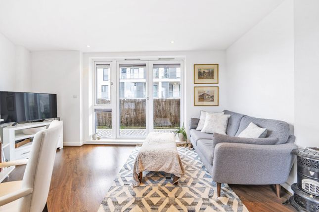 Flat for sale in Dairy Close, London