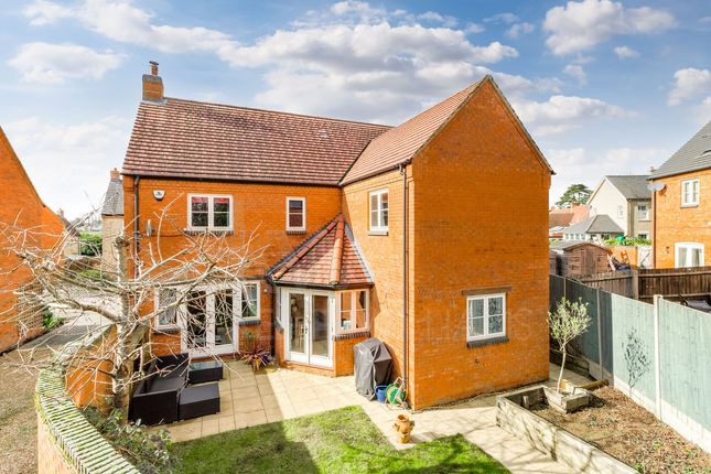 9, Oak Way, Hackleton, Northampton photo 2