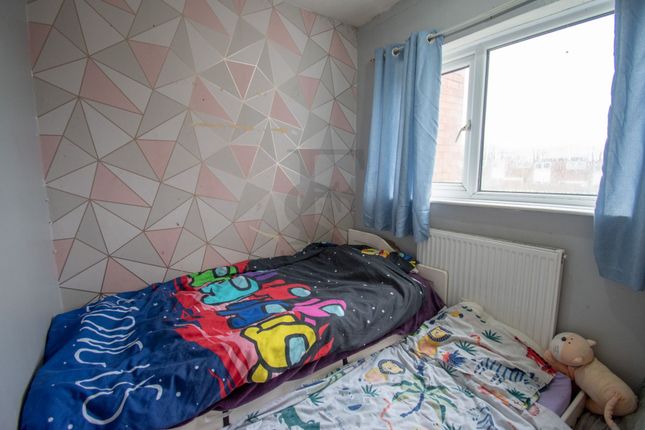 52 Langley Walk, Leicester photo 5