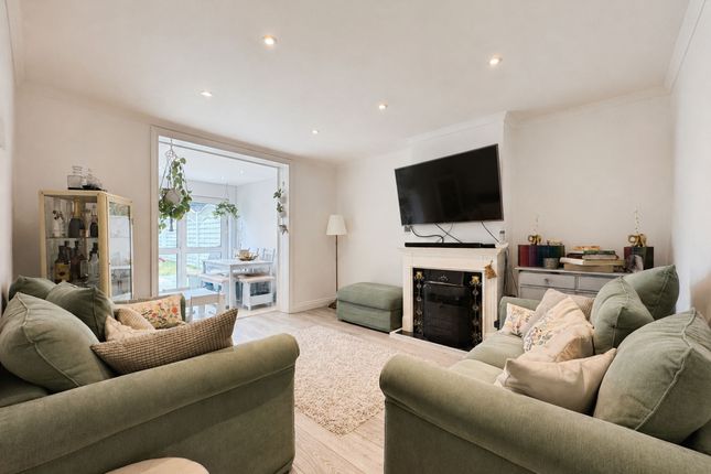 101 Deansbrook Road, Edgware photo 2