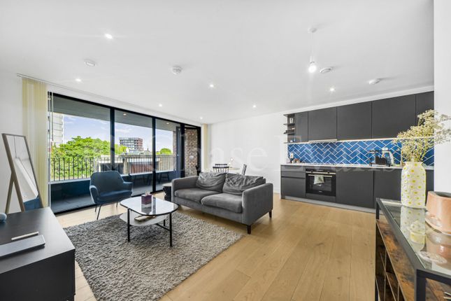 1-bed flat on Flat 38,, Rosewood Building, Shoreditch Exchange, Shoreditch, £595,000