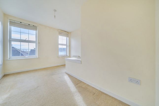 Flat 3B, Marina Buildings,, Stoke Road, Hampshire photo 3