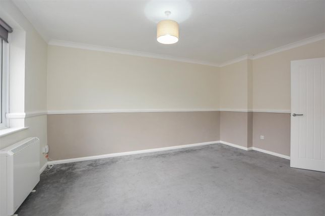 3 Gainsborough Court, Great Eastern Road, Brentwood photo 2