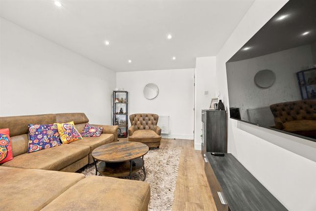 33, Bourn Avenue, Hillingdon photo 4