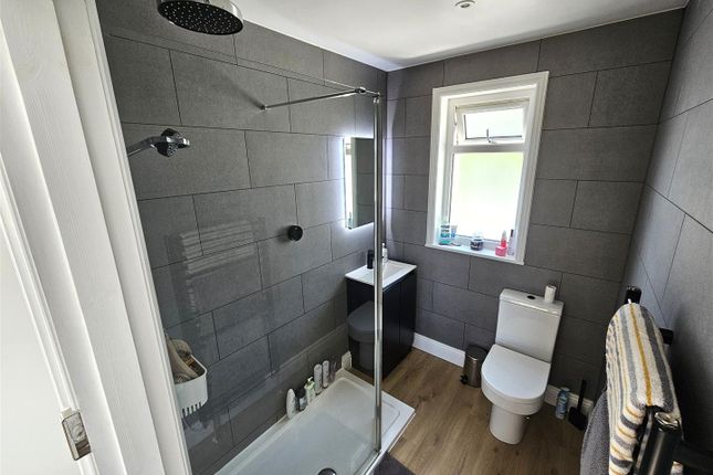 Ensuite Master.Jpg
