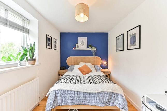 Flat for sale in Nicoll Road, Harlesden, London