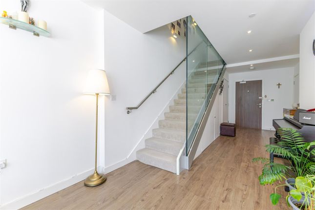 Flat 4 Bryant Apartments, Perceval Square, College Road, Harrow photo 4
