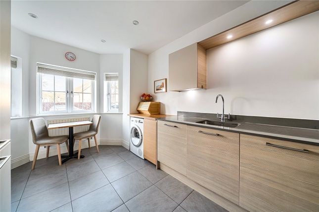 49, Trenchard Close, Hersham photo 3