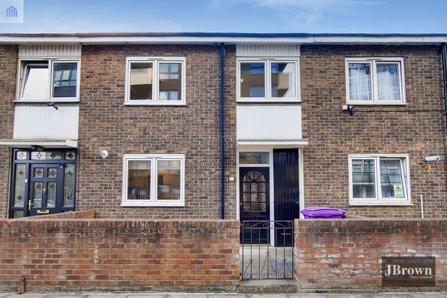 Thumbnail Terraced house for sale in Woodall Close, London