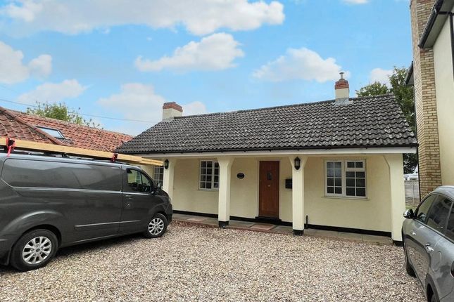 Thumbnail Bungalow to rent in Newmarket Road, Barton Mills, Bury St. Edmunds