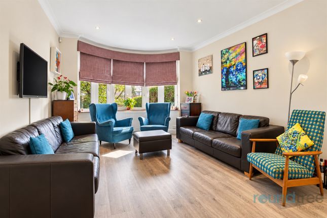 82, Tenterden Drive, Hendon photo 3