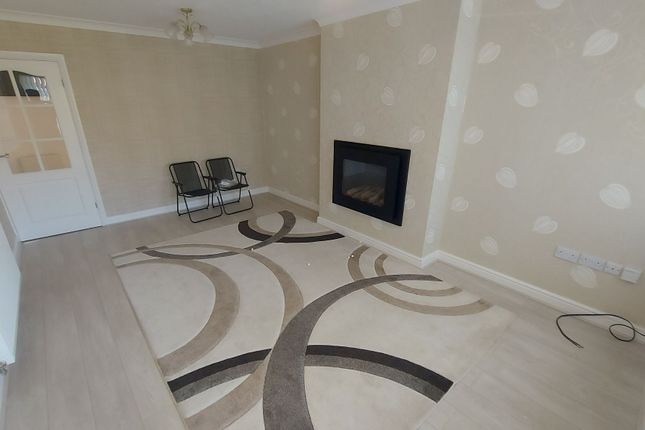 16 Sunningdale, Bradford photo 3