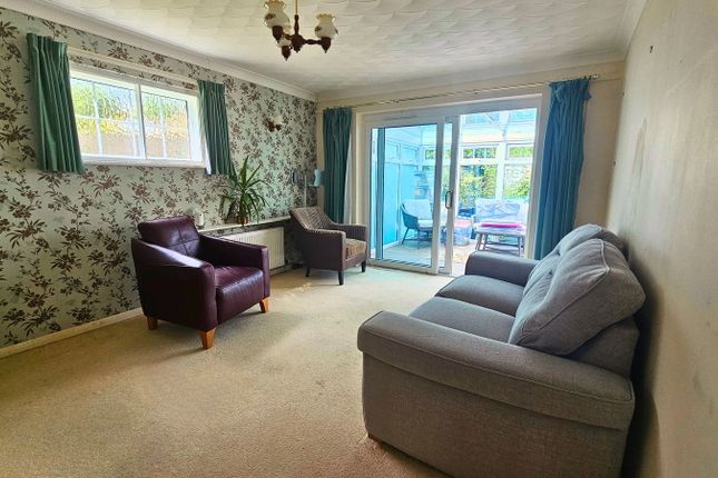 11, Holly Grove, Crewkerne photo 2