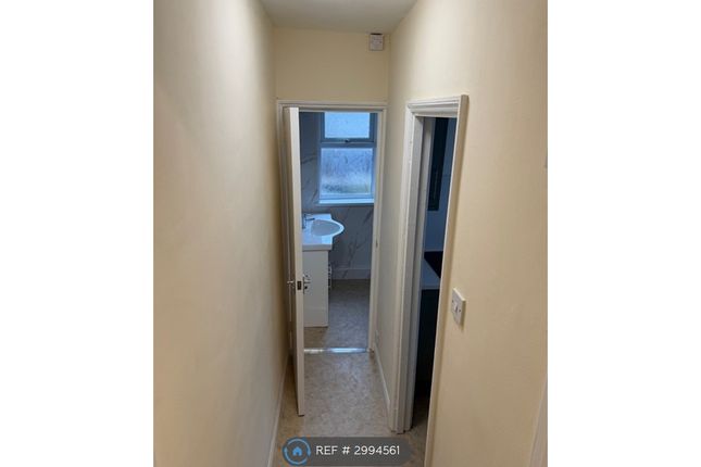First Floor Flat  East Street, Chatham photo 5