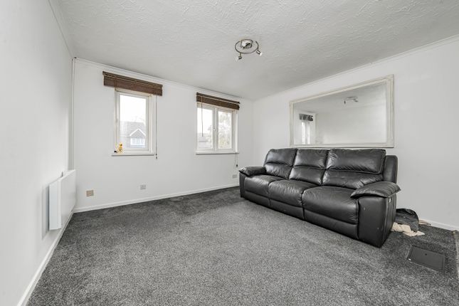 56, Lowdell Close, West Drayton photo 2