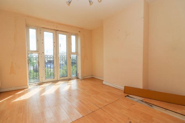 Thumbnail Flat for sale in Boundary Close, Kingston Upon Thames