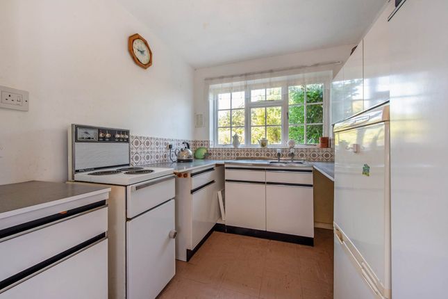 31, Kestrel Close, Chichester photo 4