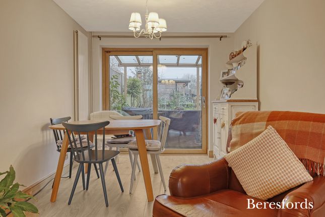 23, Barn Mead, Doddinghurst photo 4