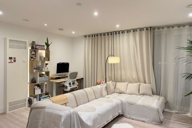 11, Norah Smyth Road, London photo 2