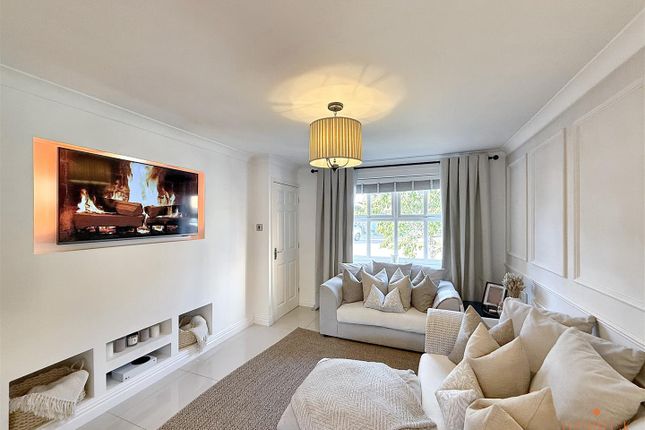38, Sovereign Way, Kingswood photo 3