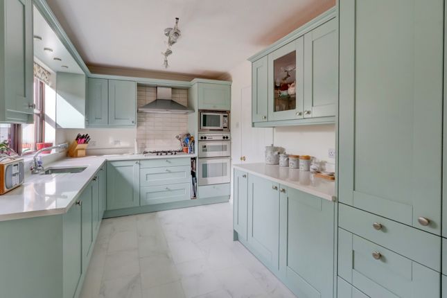 29, Willow Way, Princes Risborough photo 3