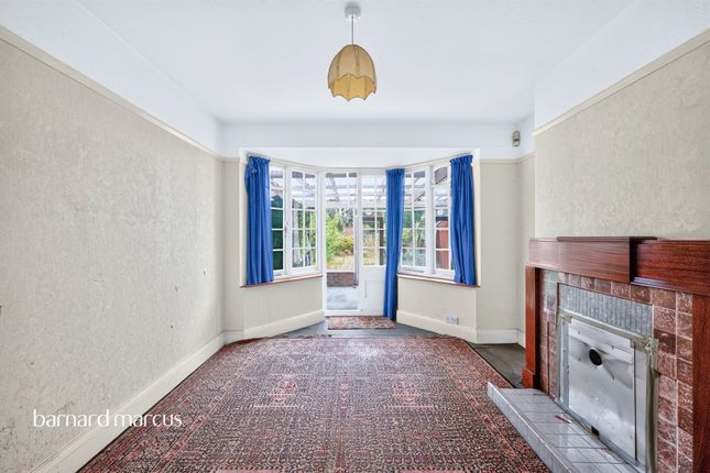 11, White Post Hill, Redhill photo 4