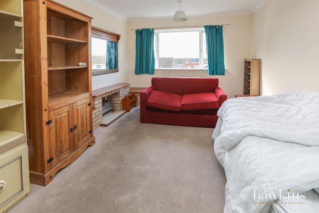 27, Wesley Court, Royal Wootton Bassett photo 2