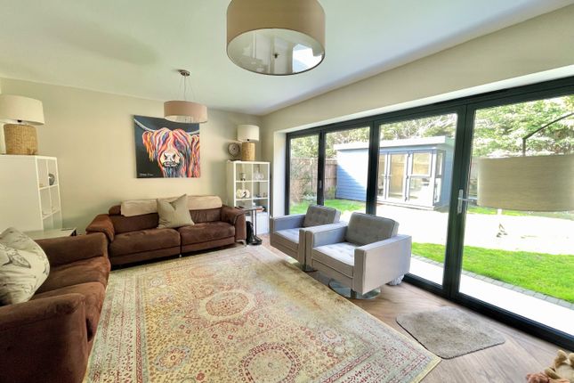 3, De Clares Close, Lymington photo 4