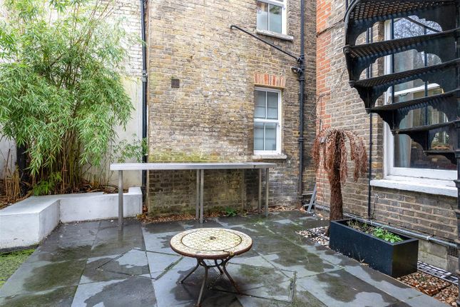 2, Windmill Drive, London photo 3