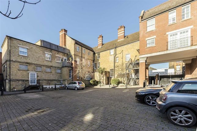Flat for sale in Lee High Road, London