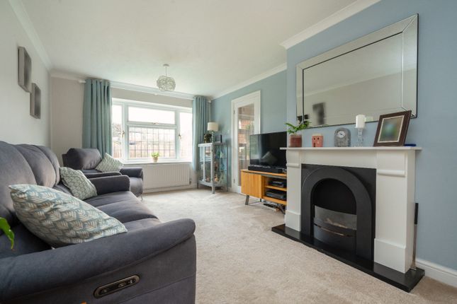 41 Mandeville Road, Shepperton, Surrey photo 3