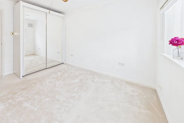 Flat 2, Sherwood Court,, High Street, Slough photo 4