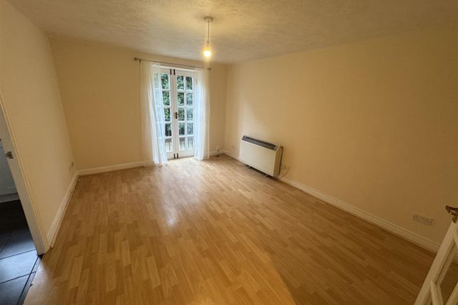 78, Leigh Hunt Drive, London photo 2