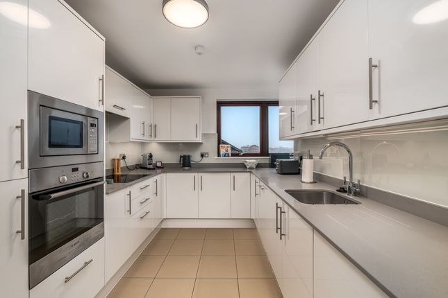 Flat 36, Monarch House, London photo 5