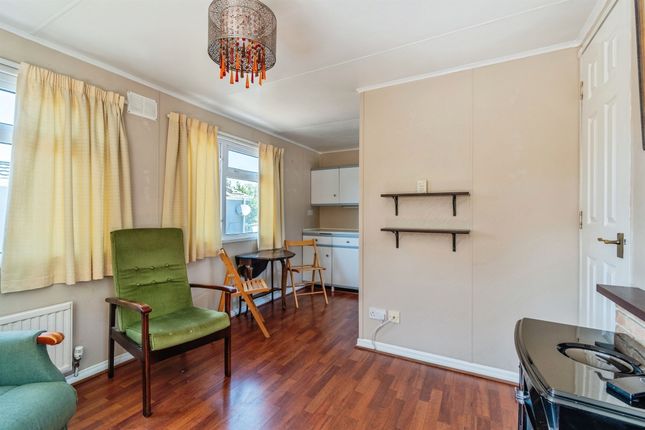 21a, Lycetts Orchard, Corsham photo 4