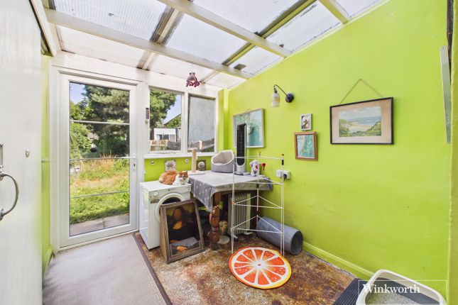 46, Lewgars Avenue, London photo 4