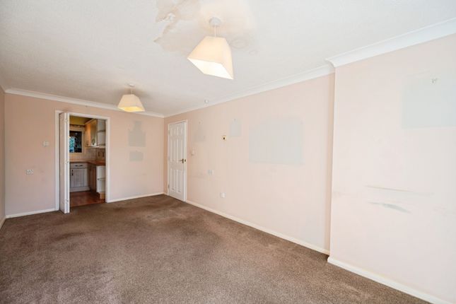 Flat 27, 354, Sea Front, Hampshire photo 3