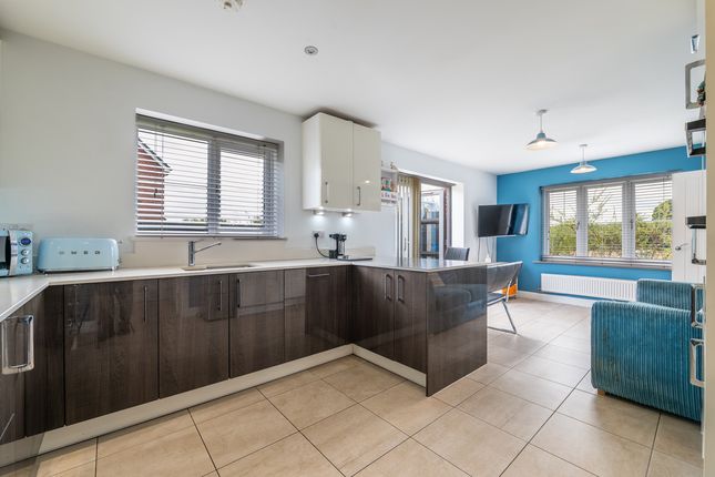 27, Sweeney Drive, Tatenhill photo 2