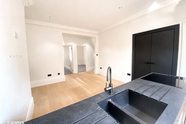 Flat 2, 15, Worple Road, Surrey photo 2